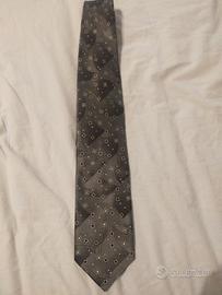 cravatta uomo elegante