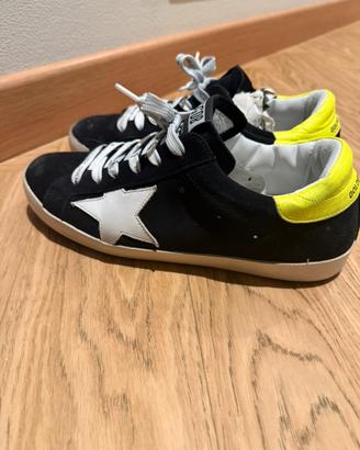 Scarpe Golden Goose modello Superstar