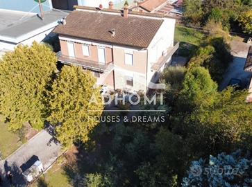 Grande villa divisibile con ampio giardino
