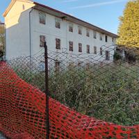 Rustico da ristrutturare con terreno