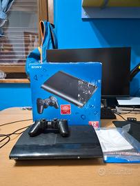 PS3 Super Slim 12GB con Controller Cavi e Libretti