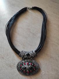 girocollo a fili con ciondolo etnico