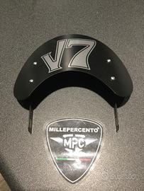 Parabrezza con tabella portanumero V7