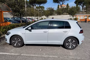 Volkswagen golf elettrica