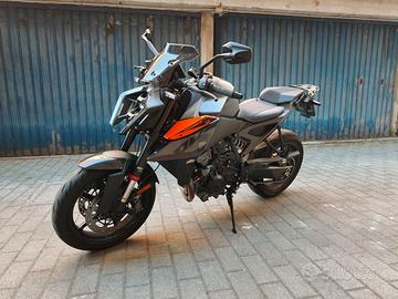 KTM 990 Duke accessoriata