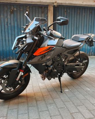 KTM 990 Duke accessoriata