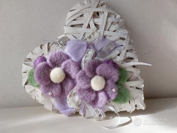 Cuore in legno con fiori in lana cotta 25x24 cm