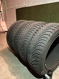 Pneumatici invernali pirelli 185/60 r15 + cerchi