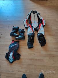 tuta stivali paraschiena