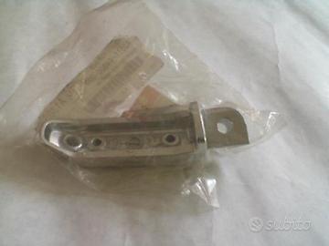 PIASTRA SUPPORTO PEDANA DX SUZUKI 43511-44G00-000