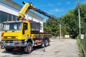 Iveco Eurotrakker 6x4 ribaltabile, gru, verricello