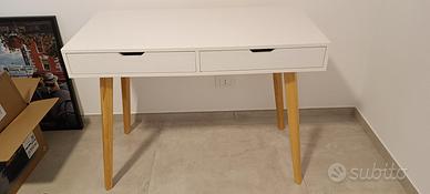 Scrivania nordica
