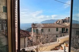 4 LOCALI A OLEVANO ROMANO