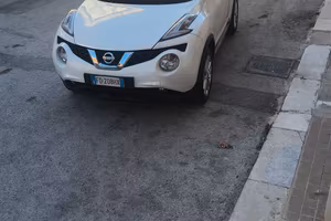 Si vende Juke  con retrocamera per 