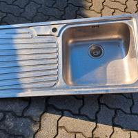 Lavello con gocciolatoio in acciaio inox