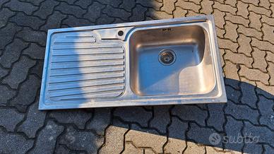 Lavello con gocciolatoio in acciaio inox