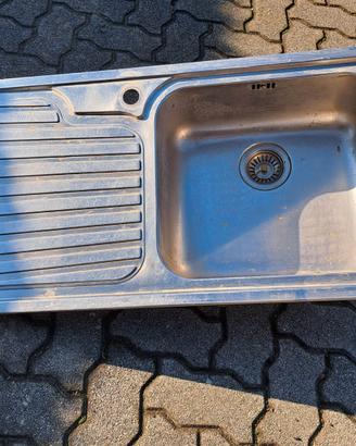 Lavello con gocciolatoio in acciaio inox