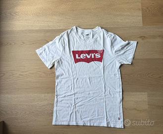 t-shirt levis