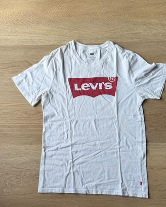 t-shirt levis