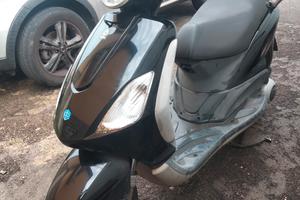scooter  Piaggio fly 150