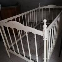 Lettino vintage in legno tornito