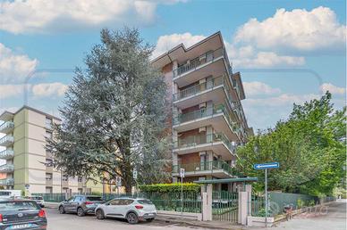 NUDA PROPRIETA' AMPIO TRE LOCALI CON BOX E CANTINA