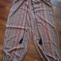 Pantaloni con stampa etnica