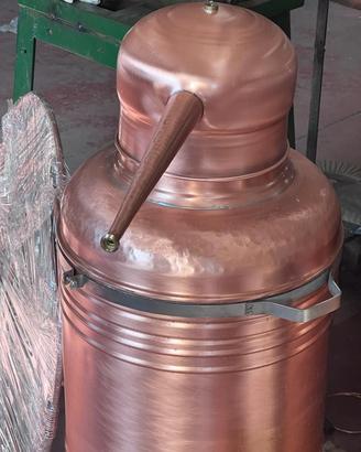 Alambicco distillatore da 95 litri a serpentina.