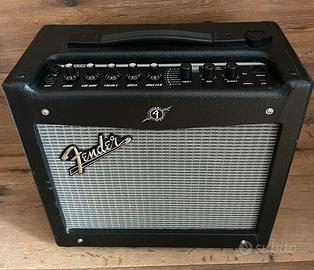 Amplificatore FENDER MUSTANG I V.2 con foot switch