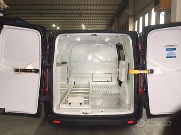 Allestimento su furgone per trasporto salme