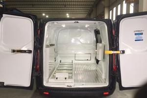 Allestimento su furgone per trasporto salme