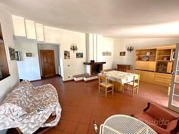 Rif.a329 appartamento a 200 mt dal mare