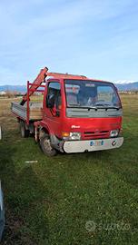 Nissan capster con gru beneli 