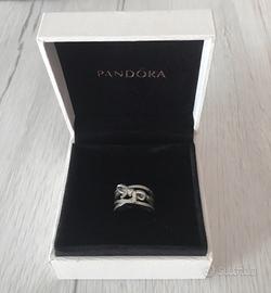 Anello nuovo con fiocco e strass Pandora