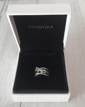 Anello nuovo con fiocco e strass Pandora