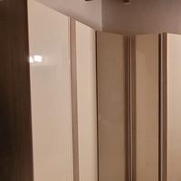 armadio ad angolo spazioso