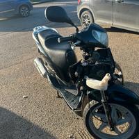 Honda SH 125 incidentato