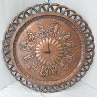 Orologio in rame con scene rurali