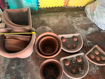 16 Vasi in plastica, varie misure e forme