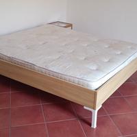 Telaio letto con doghe e comodini (no materasso)