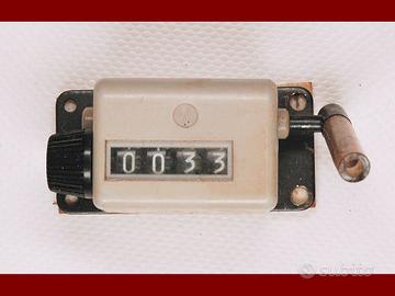 Contacolpi a 4 cifre, con comando a destra