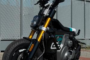 Regalati questo BMW CE02