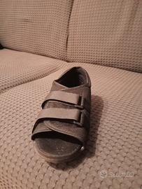 scarpa ortopedica per interventi al piede