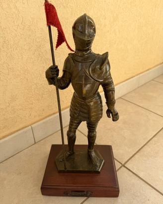 Statua cavaliere medievale vintage