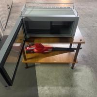 Frigo Red Bull da riparare 