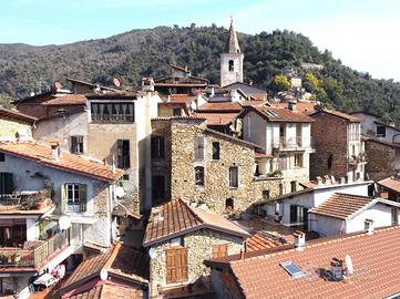 4 LOCALI A APRICALE