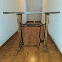 Tavolo d'epoca per macchina Singer