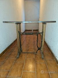Tavolo d'epoca per macchina Singer