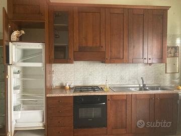 Cucina completa di frigo e forno