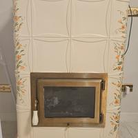 STUFA A LEGNA IN MAIOLICA